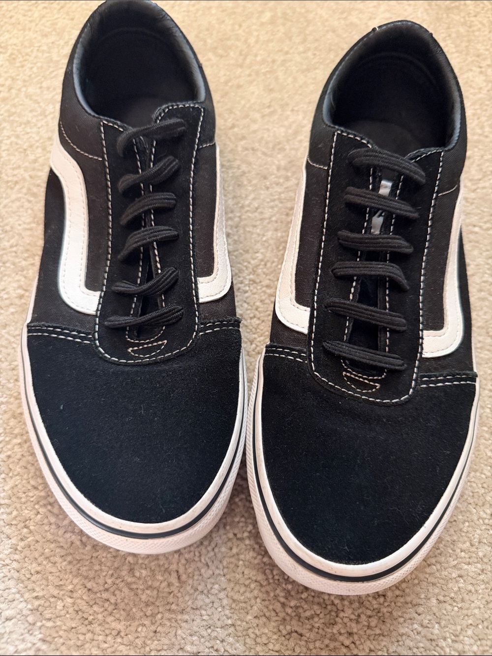 ✨Super Clean✨Vans Old Skool Black with White Side Stripe Sneakers - Picture 2 of 12